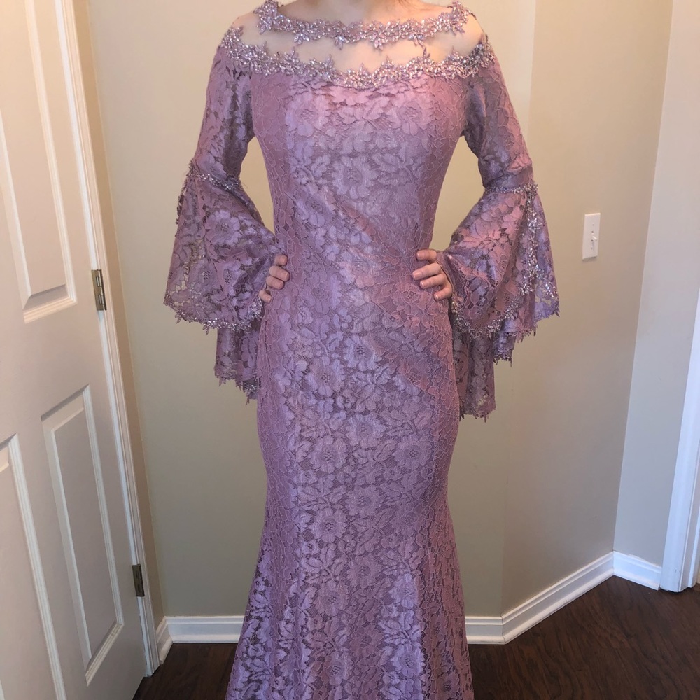 Beautiful lilac lace mermaid dress.